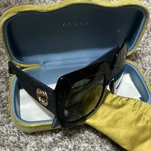 GUCCI oversized black sunglasses